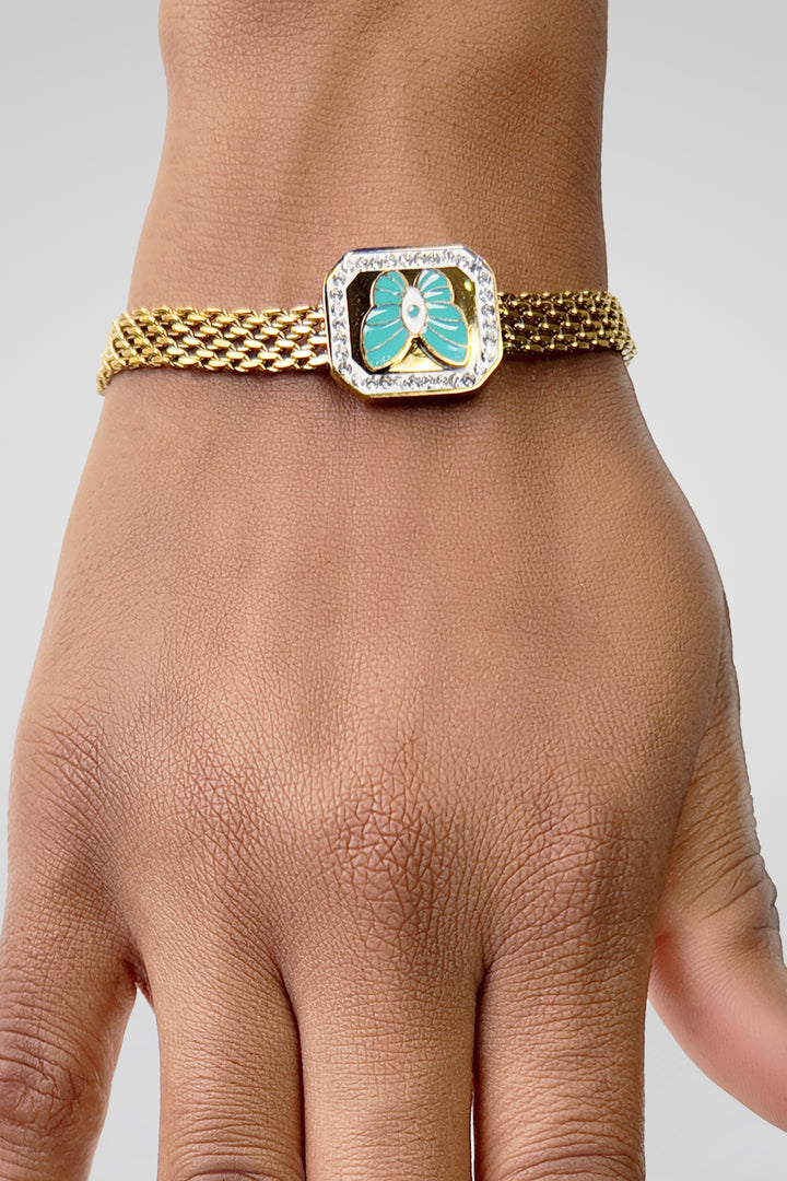 MULHER-PULSEIRA DOURADA COM DETALHE AZUL NOVA