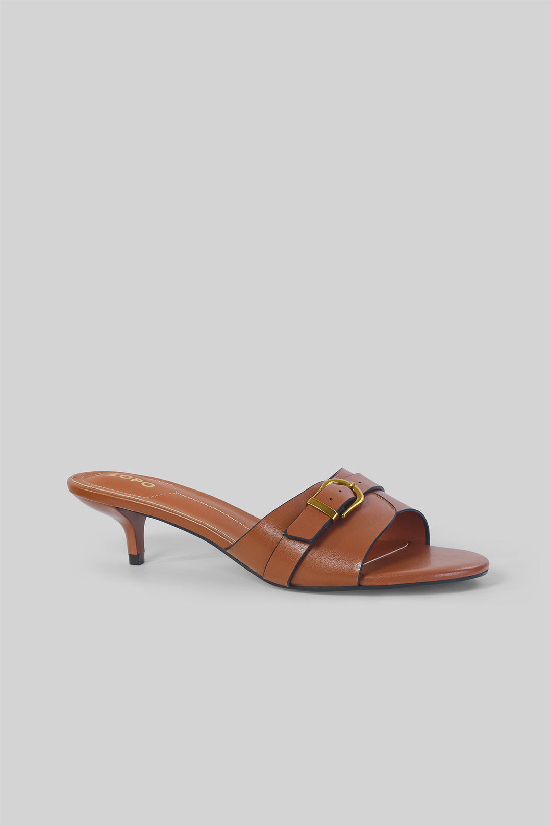 MULHER-SANDÁLIA SALTO ALTO CASTANHA NOVA