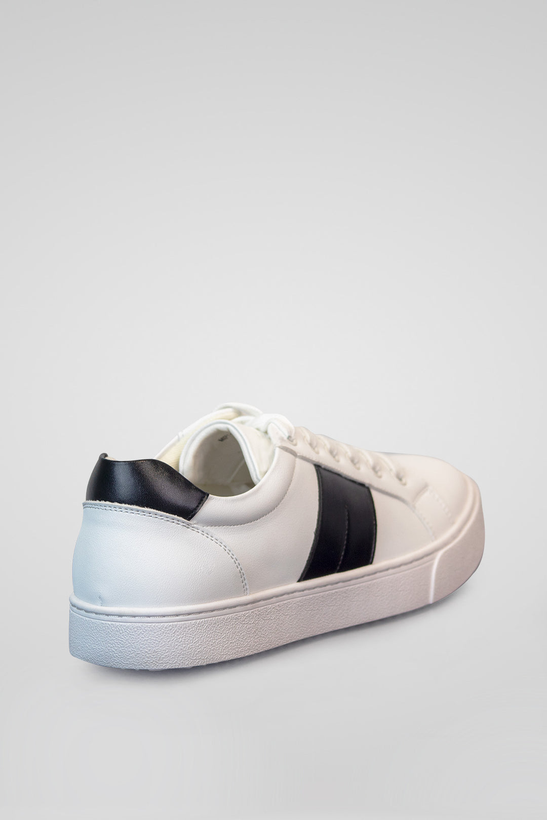 HOMEM-TÉNIS BRANCO E PRETO NOVO