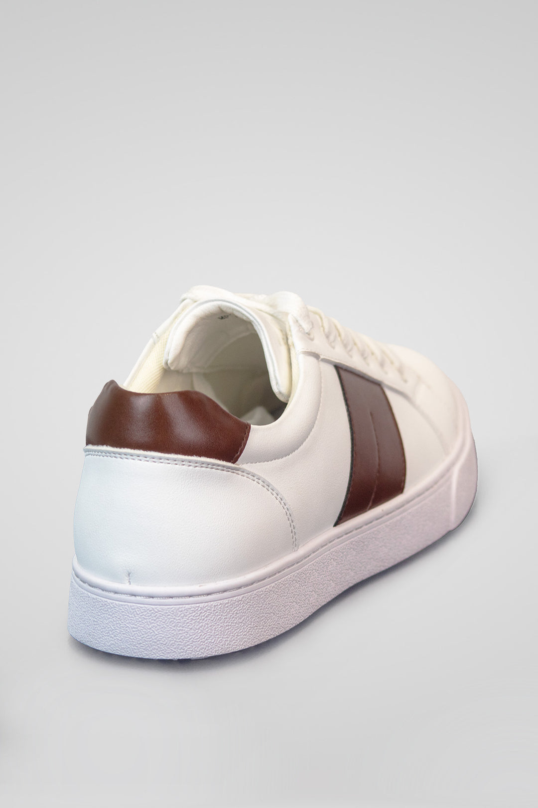 HOMEM-TÉNIS BRANCO E MARROM NOVO