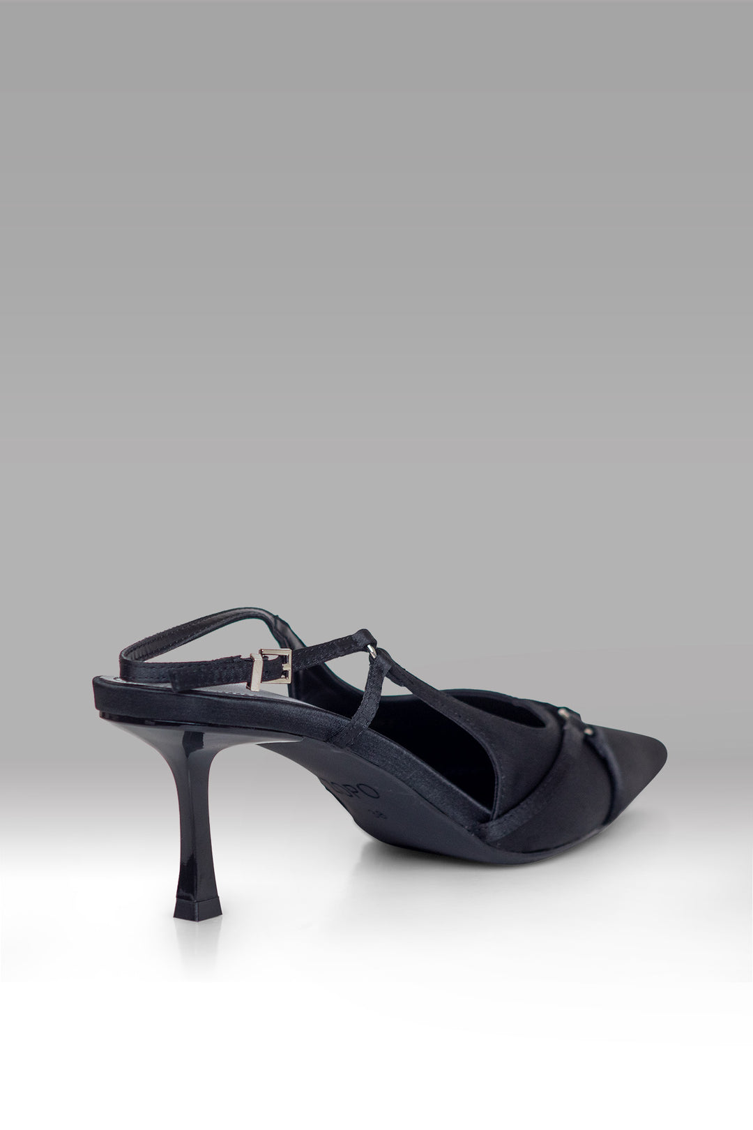 MULHER-SANDÁLIA ALTA ACETINADA PRETA NOVA