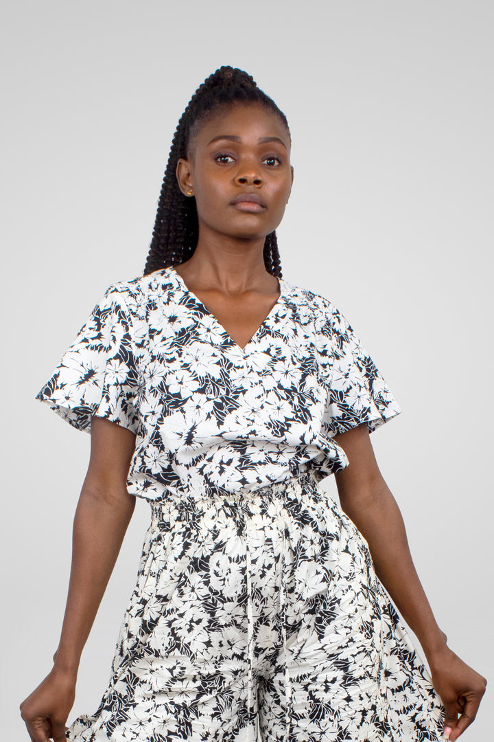 MULHER-CONJUNTO ESTAMPADO BRANCO E PRETO NOVO