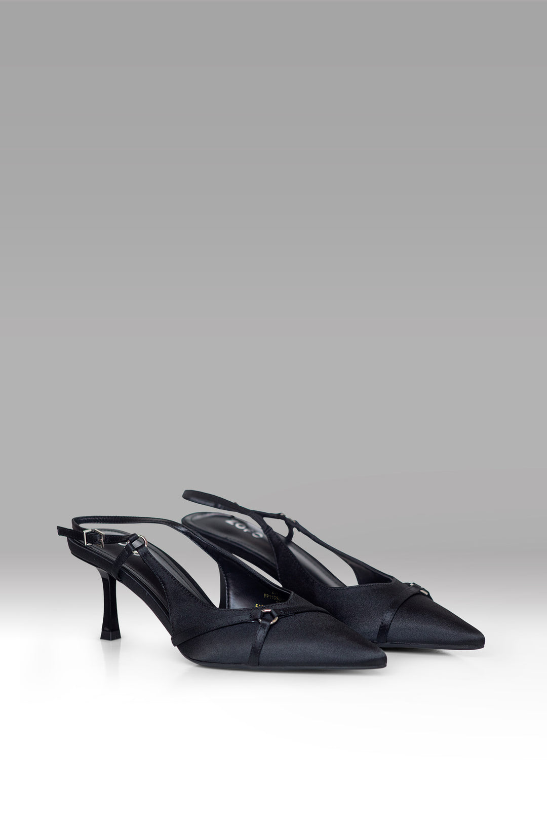 MULHER-SANDÁLIA ALTA ACETINADA PRETA NOVA