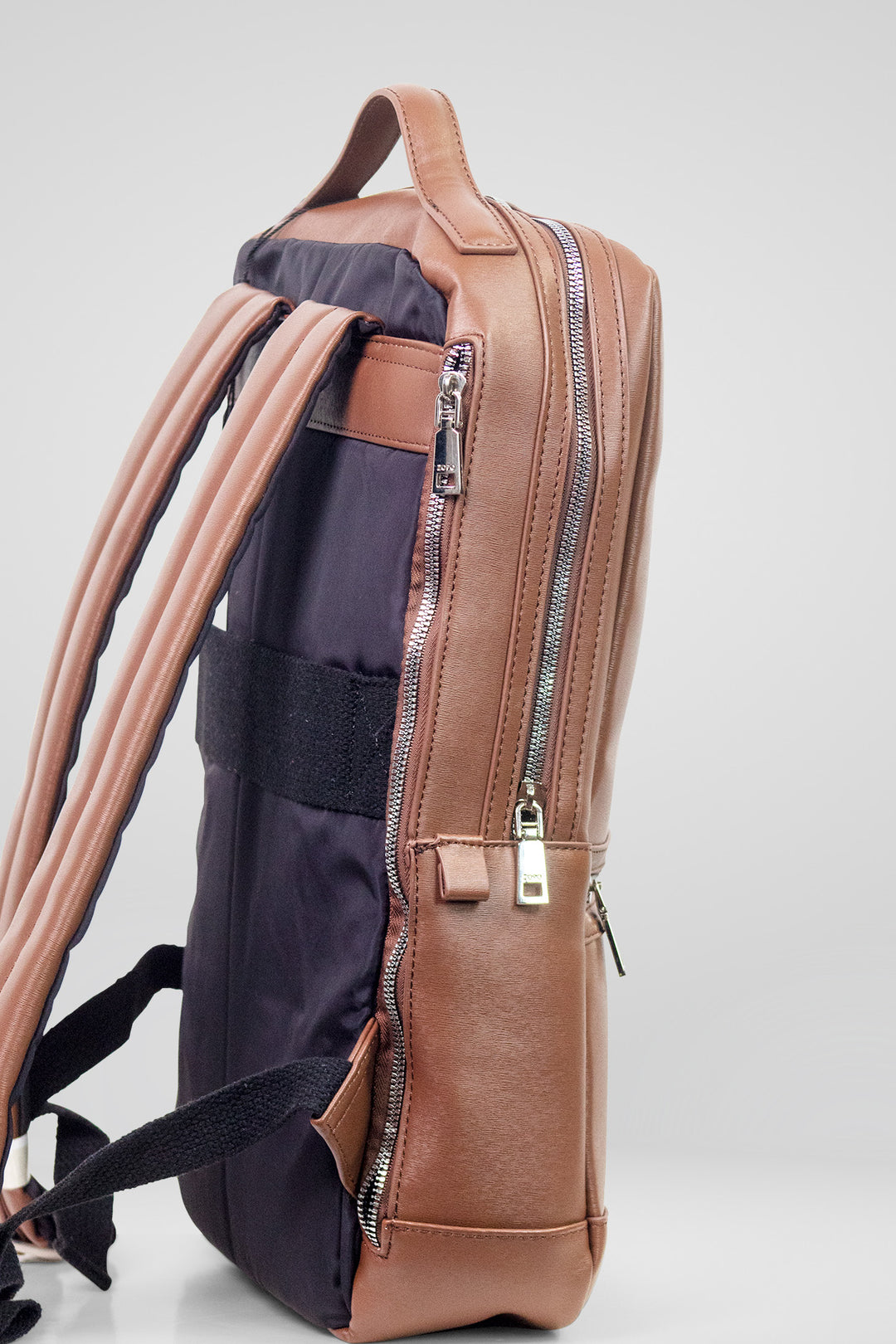 HOMEM-MOCHILA CASTANHA NOVA